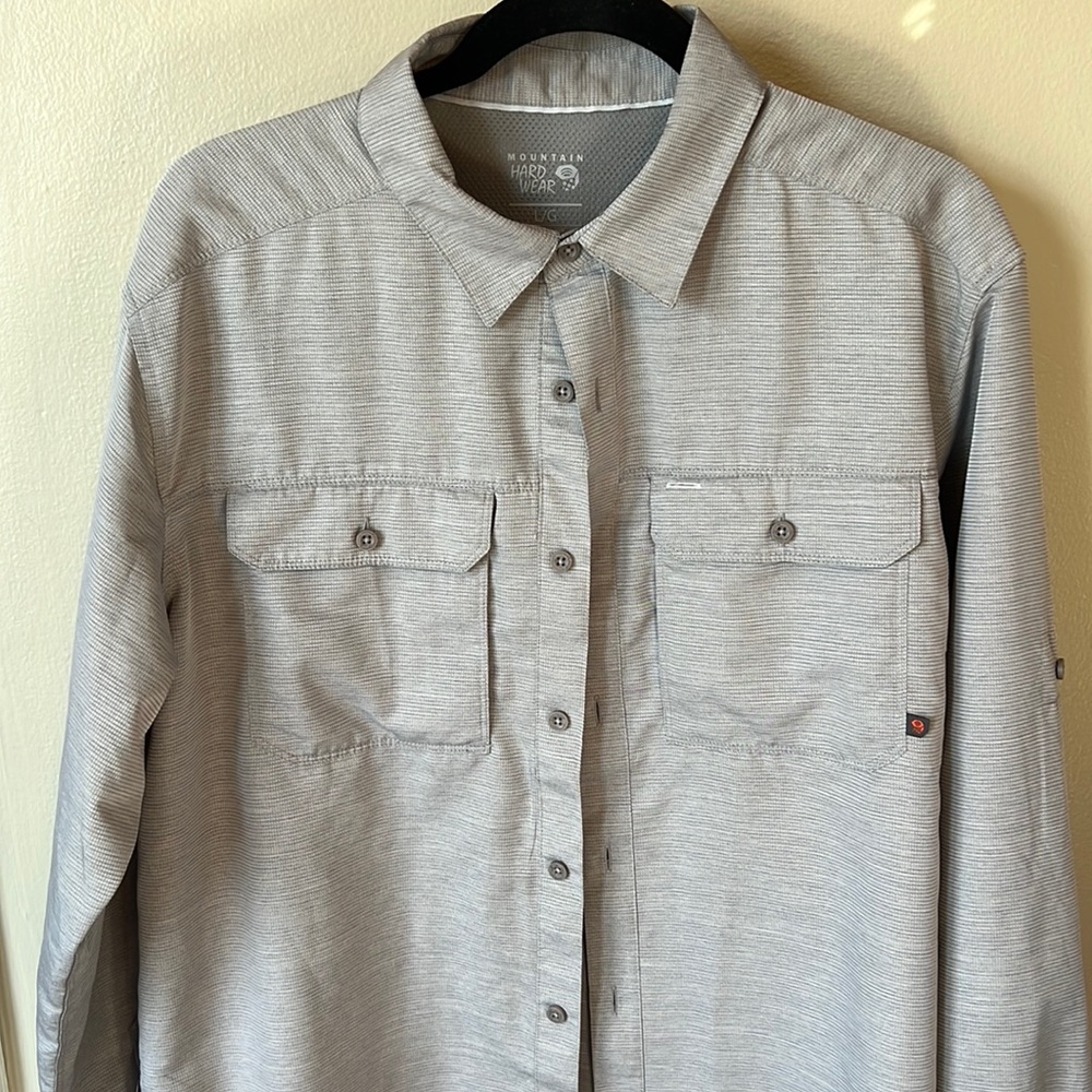 Mountain Hardwear Men’s size Large sun shirt / hiking shirt rarely worn